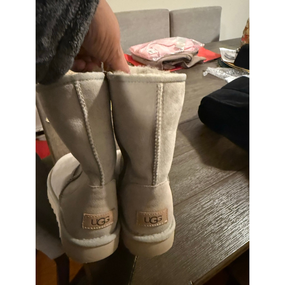 Women's UGG Classic Short Gray Winter Boots Size 5 - Picture 2 of 6